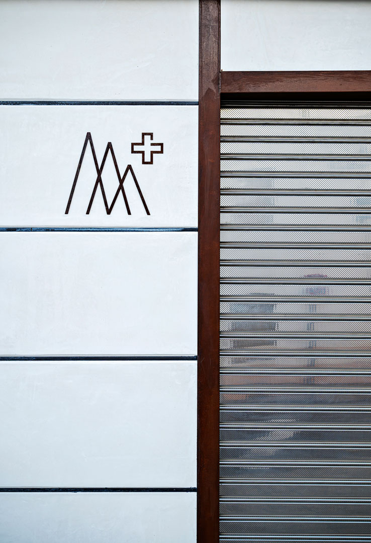 Farmacia Montañana by NEGRE+BOBO