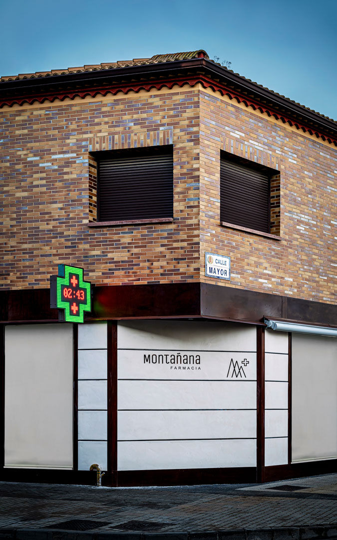 Farmacia Montañana by NEGRE+BOBO