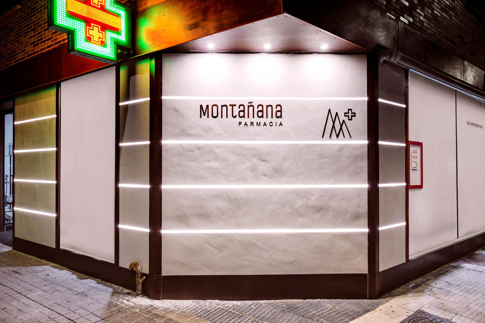 Farmacia Montañana by NEGRE+BOBO